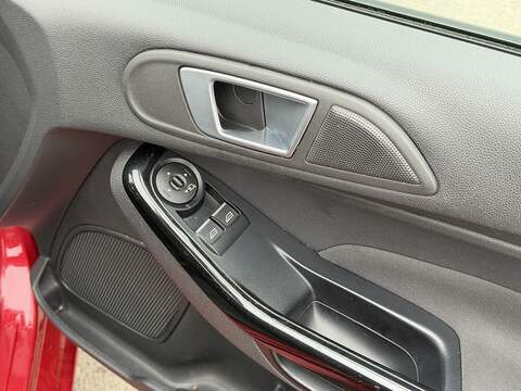 Ford Fiesta 1.0T EcoBoost Zetec Hatchback 5dr Petrol Powershift Euro 6 (100 ps) - U2361