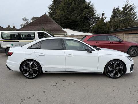 Audi A4 2.0 TDI 35 Black Edition Saloon 4dr Diesel S Tronic Euro 6 (s/s) (163 ps) - U2362