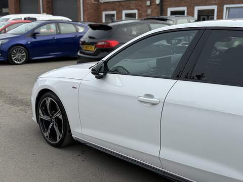 Audi A4 2.0 TDI 35 Black Edition Saloon 4dr Diesel S Tronic Euro 6 (s/s) (163 ps) - U2362