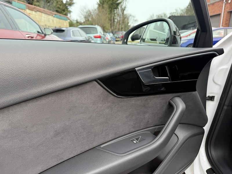 Audi A4 2.0 TDI 35 Black Edition Saloon 4dr Diesel S Tronic Euro 6 (s/s) (163 ps) - U2362