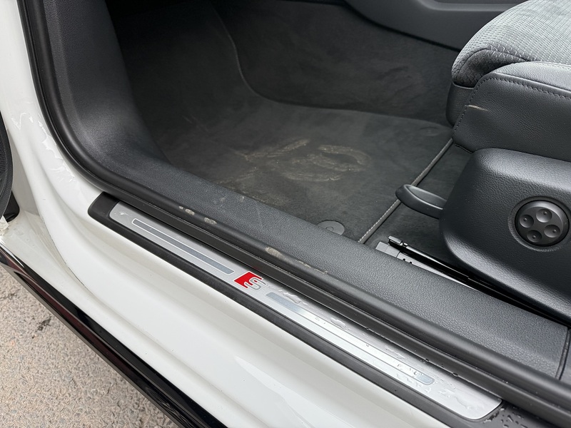 Audi A4 2.0 TDI 35 Black Edition Saloon 4dr Diesel S Tronic Euro 6 (s/s) (163 ps) - U2362