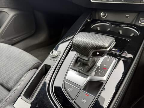 Audi A4 2.0 TDI 35 Black Edition Saloon 4dr Diesel S Tronic Euro 6 (s/s) (163 ps) - U2362