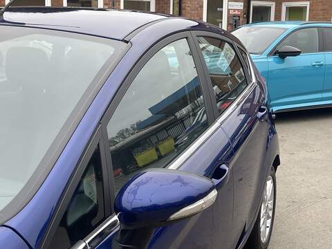 Ford Fiesta 1.0T EcoBoost Zetec Hatchback 5dr Petrol Powershift Euro 5 (100 ps) - U2363