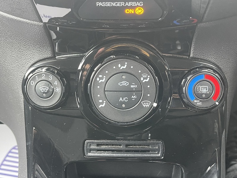 Ford Fiesta 1.0T EcoBoost Zetec Hatchback 5dr Petrol Powershift Euro 5 (100 ps) - U2363