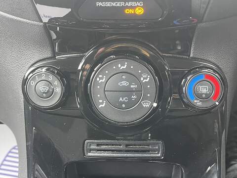 Ford Fiesta 1.0T EcoBoost Zetec Hatchback 5dr Petrol Powershift Euro 5 (100 ps) - U2363