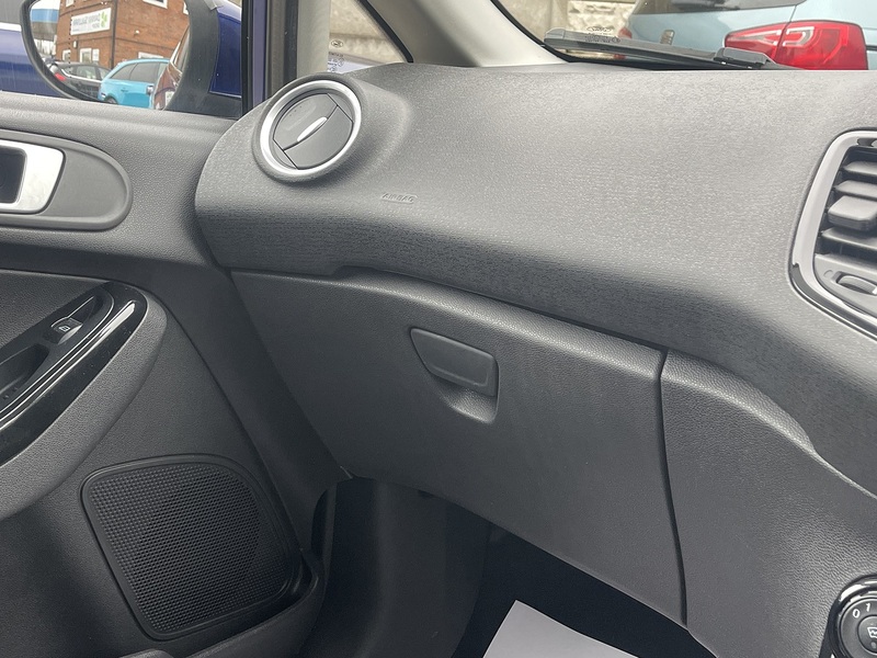 Ford Fiesta 1.0T EcoBoost Zetec Hatchback 5dr Petrol Powershift Euro 5 (100 ps) - U2363
