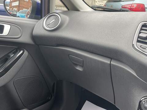 Ford Fiesta 1.0T EcoBoost Zetec Hatchback 5dr Petrol Powershift Euro 5 (100 ps) - U2363