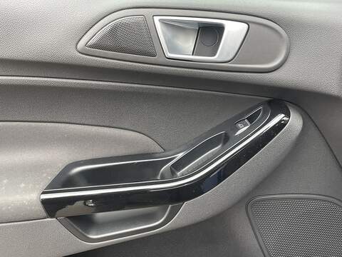 Ford Fiesta 1.0T EcoBoost Zetec Hatchback 5dr Petrol Powershift Euro 5 (100 ps) - U2363