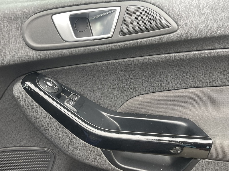 Ford Fiesta 1.0T EcoBoost Zetec Hatchback 5dr Petrol Powershift Euro 5 (100 ps) - U2363