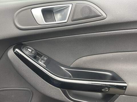 Ford Fiesta 1.0T EcoBoost Zetec Hatchback 5dr Petrol Powershift Euro 5 (100 ps) - U2363