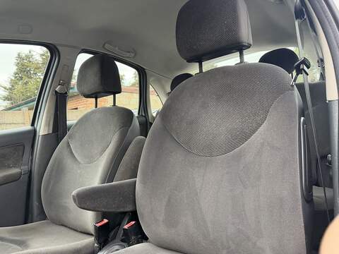 Citroen C3 1.6i 16V SX Hatchback 5dr Petrol Automatic (165 g/km, 107 bhp) - U2364