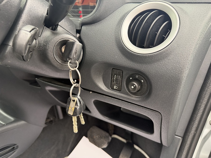 Citroen C3 1.6i 16V SX Hatchback 5dr Petrol Automatic (165 g/km, 107 bhp) - U2364