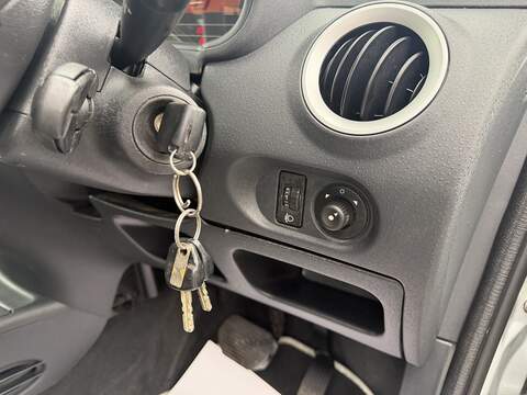 Citroen C3 1.6i 16V SX Hatchback 5dr Petrol Automatic (165 g/km, 107 bhp) - U2364