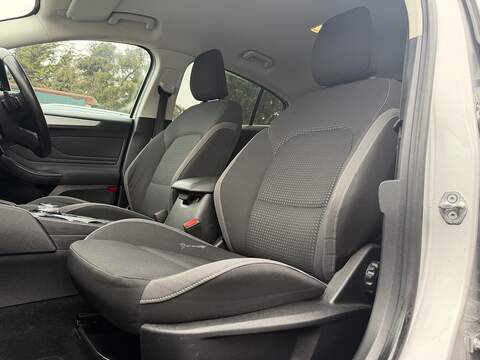 Ford Focus 1.0T EcoBoost Zetec Hatchback 5dr Petrol Auto Euro 6 (s/s) (125 ps) - U2365