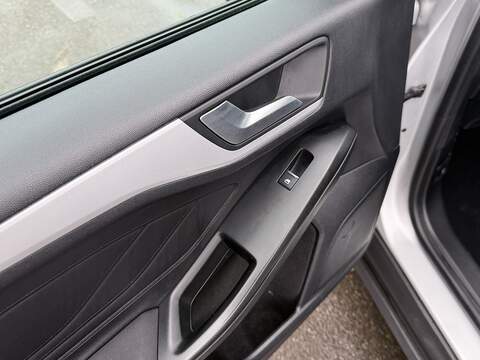 Ford Focus 1.0T EcoBoost Zetec Hatchback 5dr Petrol Auto Euro 6 (s/s) (125 ps) - U2365