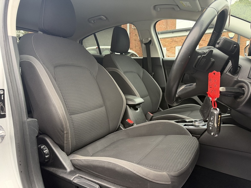 Ford Focus 1.0T EcoBoost Zetec Hatchback 5dr Petrol Auto Euro 6 (s/s) (125 ps) - U2365