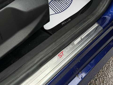 Ford Focus 1.0T EcoBoost ST-Line Hatchback 5dr Petrol Auto Euro 6 (s/s) (125 ps) - U2367