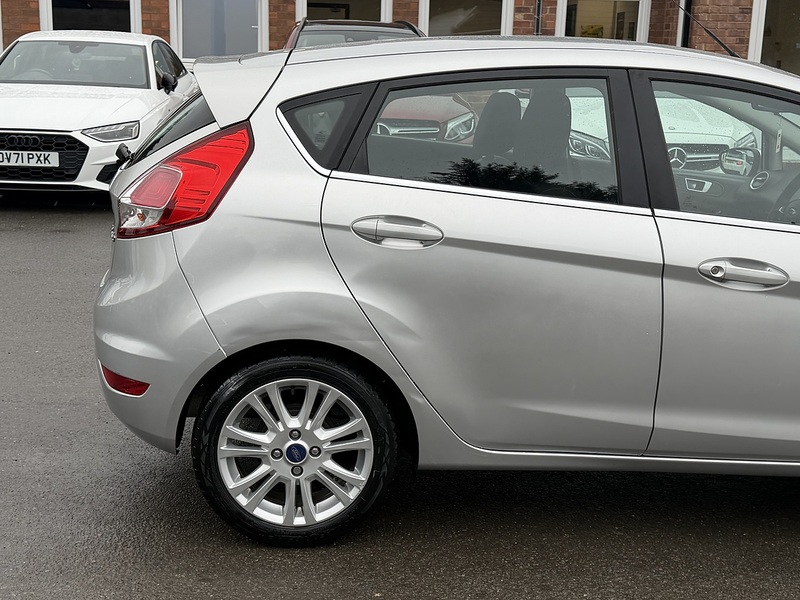 Ford Fiesta 1.0T EcoBoost Zetec Hatchback 5dr Petrol Powershift Euro 5 (100 ps) - U2370