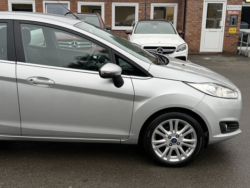 Ford Fiesta 1.0T EcoBoost Zetec Hatchback 5dr Petrol Powershift Euro 5 (100 ps) - U2370