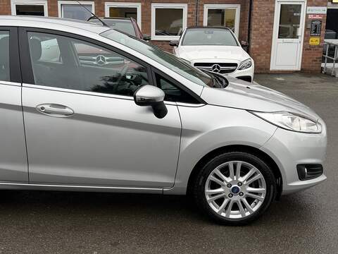 Ford Fiesta 1.0T EcoBoost Zetec Hatchback 5dr Petrol Powershift Euro 5 (100 ps) - U2370