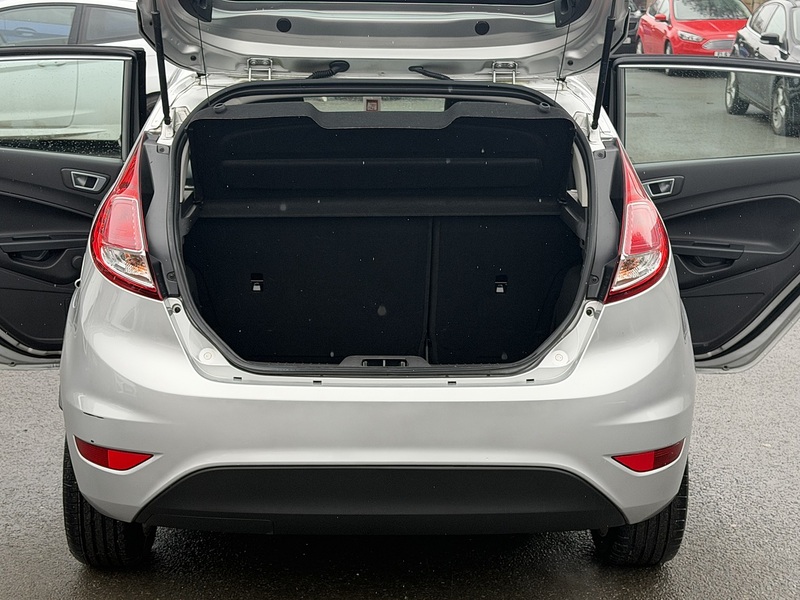 Ford Fiesta 1.0T EcoBoost Zetec Hatchback 5dr Petrol Powershift Euro 5 (100 ps) - U2370