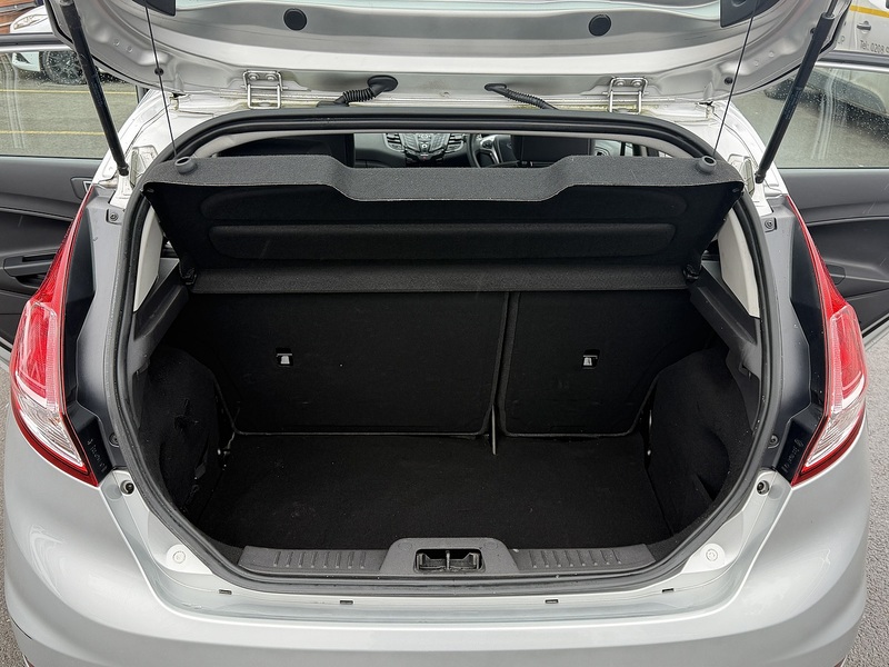 Ford Fiesta 1.0T EcoBoost Zetec Hatchback 5dr Petrol Powershift Euro 5 (100 ps) - U2370