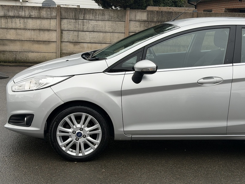 Ford Fiesta 1.0T EcoBoost Zetec Hatchback 5dr Petrol Powershift Euro 5 (100 ps) - U2370