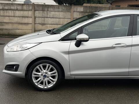 Ford Fiesta 1.0T EcoBoost Zetec Hatchback 5dr Petrol Powershift Euro 5 (100 ps) - U2370