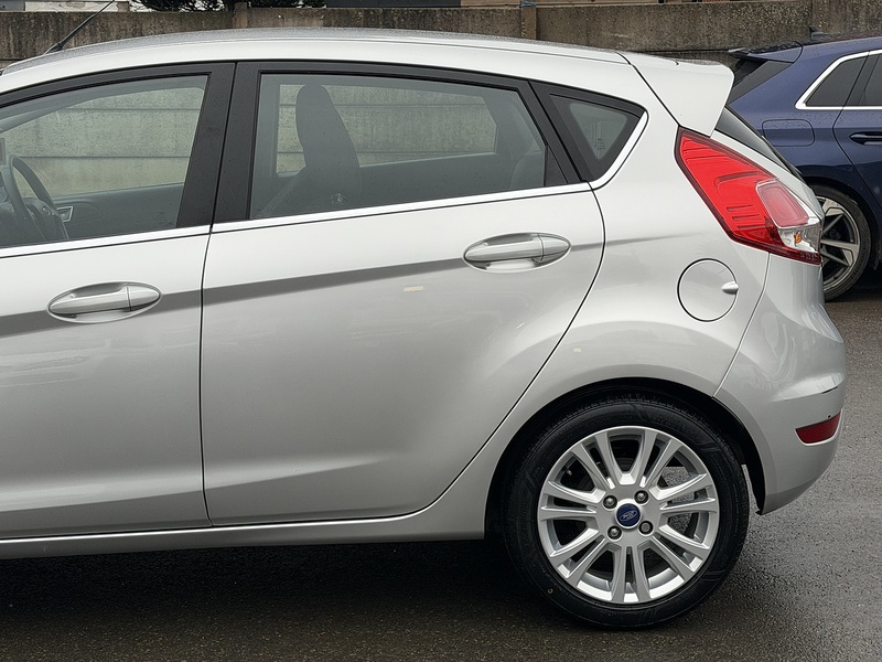 Ford Fiesta 1.0T EcoBoost Zetec Hatchback 5dr Petrol Powershift Euro 5 (100 ps) - U2370