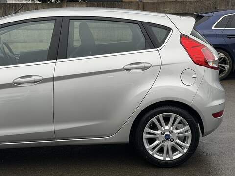 Ford Fiesta 1.0T EcoBoost Zetec Hatchback 5dr Petrol Powershift Euro 5 (100 ps) - U2370