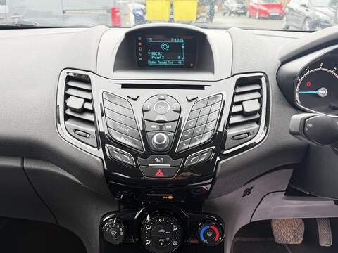 Ford Fiesta 1.0T EcoBoost Zetec Hatchback 5dr Petrol Powershift Euro 5 (100 ps) - U2370