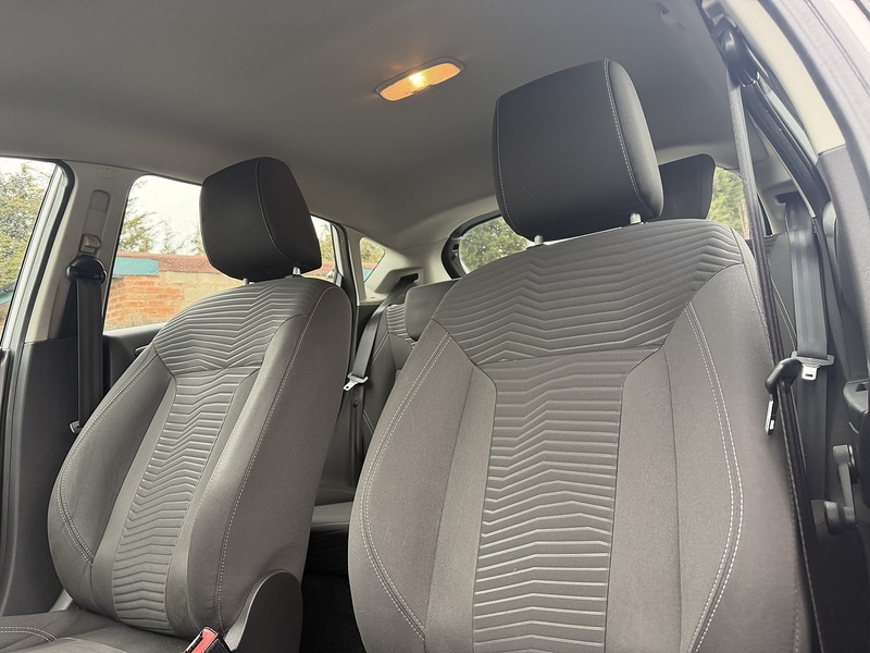 Ford Fiesta 1.0T EcoBoost Zetec Hatchback 5dr Petrol Powershift Euro 5 (100 ps) - U2370