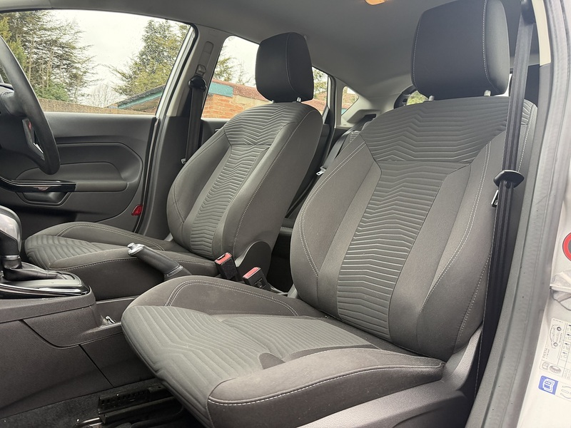 Ford Fiesta 1.0T EcoBoost Zetec Hatchback 5dr Petrol Powershift Euro 5 (100 ps) - U2370