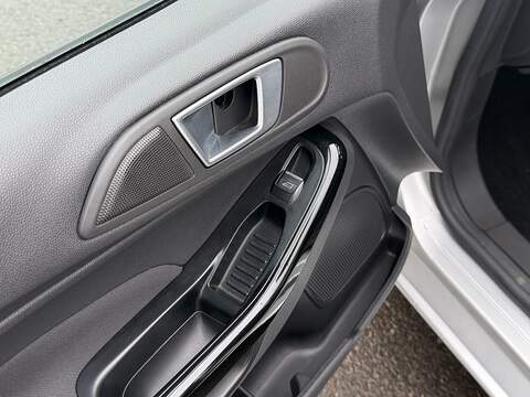 Ford Fiesta 1.0T EcoBoost Zetec Hatchback 5dr Petrol Powershift Euro 5 (100 ps) - U2370