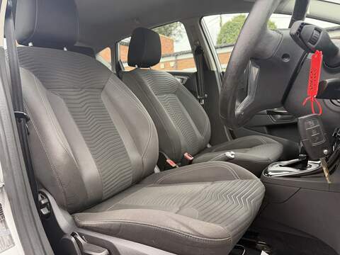 Ford Fiesta 1.0T EcoBoost Zetec Hatchback 5dr Petrol Powershift Euro 5 (100 ps) - U2370