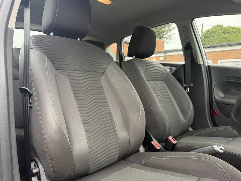 Ford Fiesta 1.0T EcoBoost Zetec Hatchback 5dr Petrol Powershift Euro 5 (100 ps) - U2370