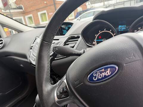 Ford Fiesta 1.0T EcoBoost Zetec Hatchback 5dr Petrol Powershift Euro 5 (100 ps) - U2370