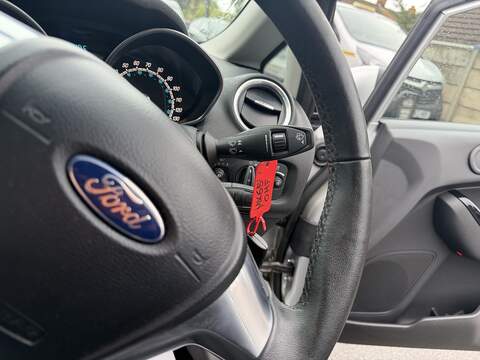 Ford Fiesta 1.0T EcoBoost Zetec Hatchback 5dr Petrol Powershift Euro 5 (100 ps) - U2370