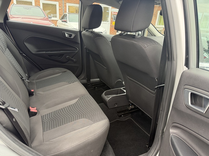 Ford Fiesta 1.0T EcoBoost Zetec Hatchback 5dr Petrol Powershift Euro 5 (100 ps) - U2370