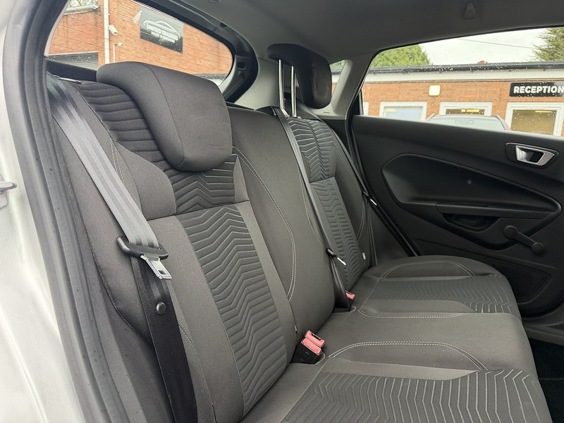 Ford Fiesta 1.0T EcoBoost Zetec Hatchback 5dr Petrol Powershift Euro 5 (100 ps) - U2370