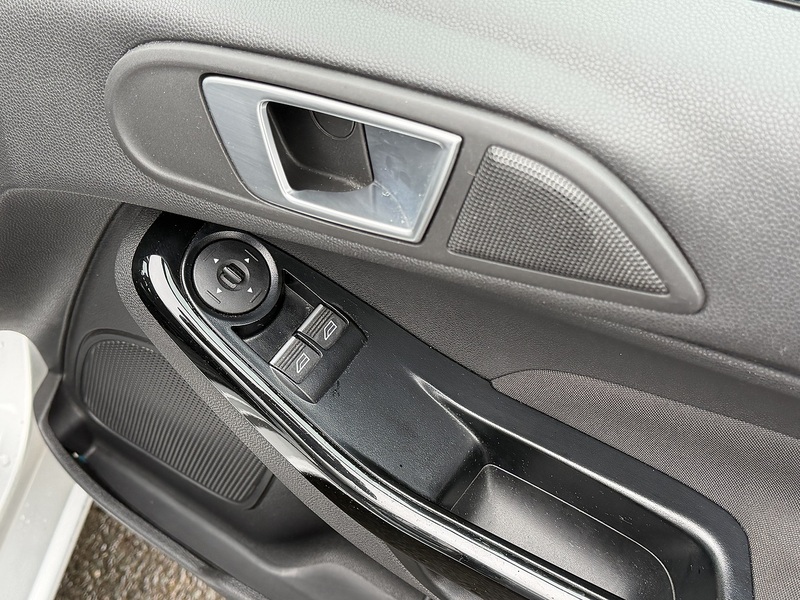 Ford Fiesta 1.0T EcoBoost Zetec Hatchback 5dr Petrol Powershift Euro 5 (100 ps) - U2370