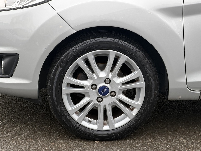 Ford Fiesta 1.0T EcoBoost Zetec Hatchback 5dr Petrol Powershift Euro 5 (100 ps) - U2370