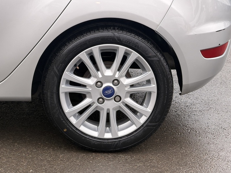 Ford Fiesta 1.0T EcoBoost Zetec Hatchback 5dr Petrol Powershift Euro 5 (100 ps) - U2370