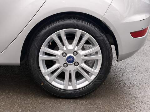 Ford Fiesta 1.0T EcoBoost Zetec Hatchback 5dr Petrol Powershift Euro 5 (100 ps) - U2370