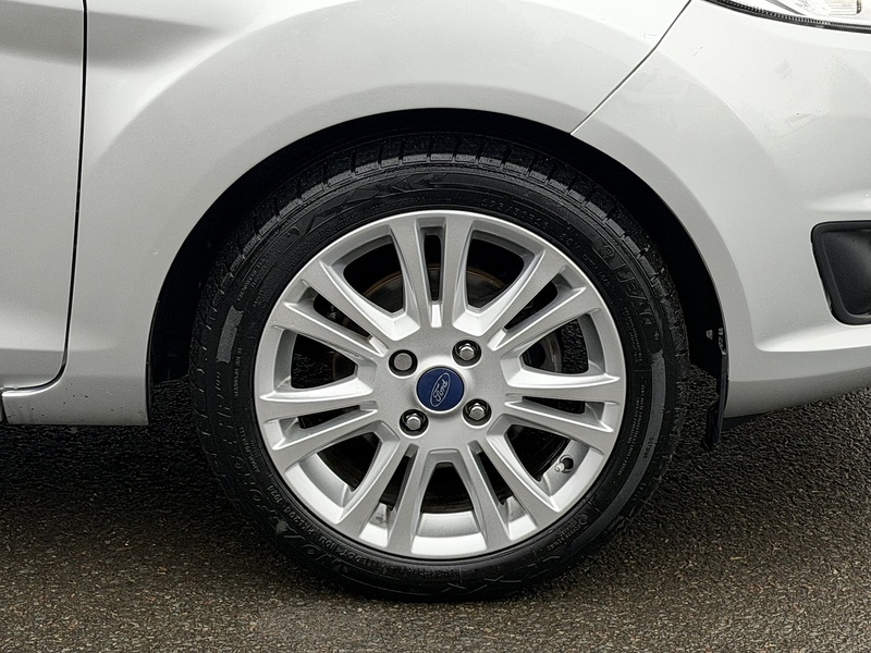 Ford Fiesta 1.0T EcoBoost Zetec Hatchback 5dr Petrol Powershift Euro 5 (100 ps) - U2370