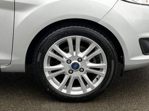 Ford Fiesta 1.0T EcoBoost Zetec Hatchback 5dr Petrol Powershift Euro 5 (100 ps) - U2370
