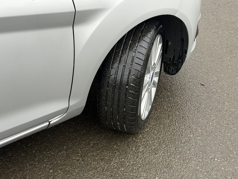 Ford Fiesta 1.0T EcoBoost Zetec Hatchback 5dr Petrol Powershift Euro 5 (100 ps) - U2370