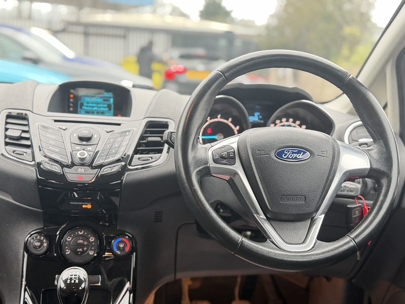 Ford Fiesta 1.0T EcoBoost Zetec Hatchback 5dr Petrol Manual Euro 5 (s/s) (100 ps) - U2371
