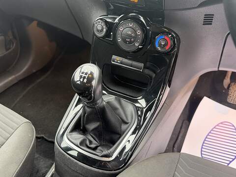 Ford Fiesta 1.0T EcoBoost Zetec Hatchback 5dr Petrol Manual Euro 5 (s/s) (100 ps) - U2371