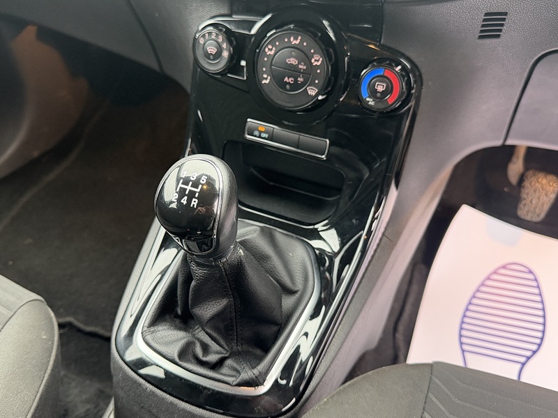 Ford Fiesta 1.0T EcoBoost Zetec Hatchback 5dr Petrol Manual Euro 5 (s/s) (100 ps) - U2371